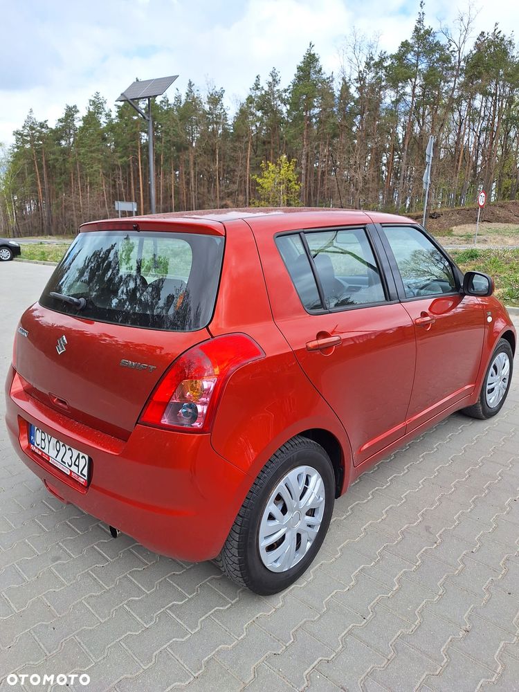 Suzuki Swift 1.3 DDiS Comfort - 4