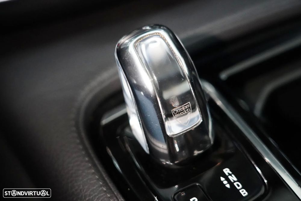 Volvo V90 2.0 T8 Momentum Plus AWD Geartronic - 14