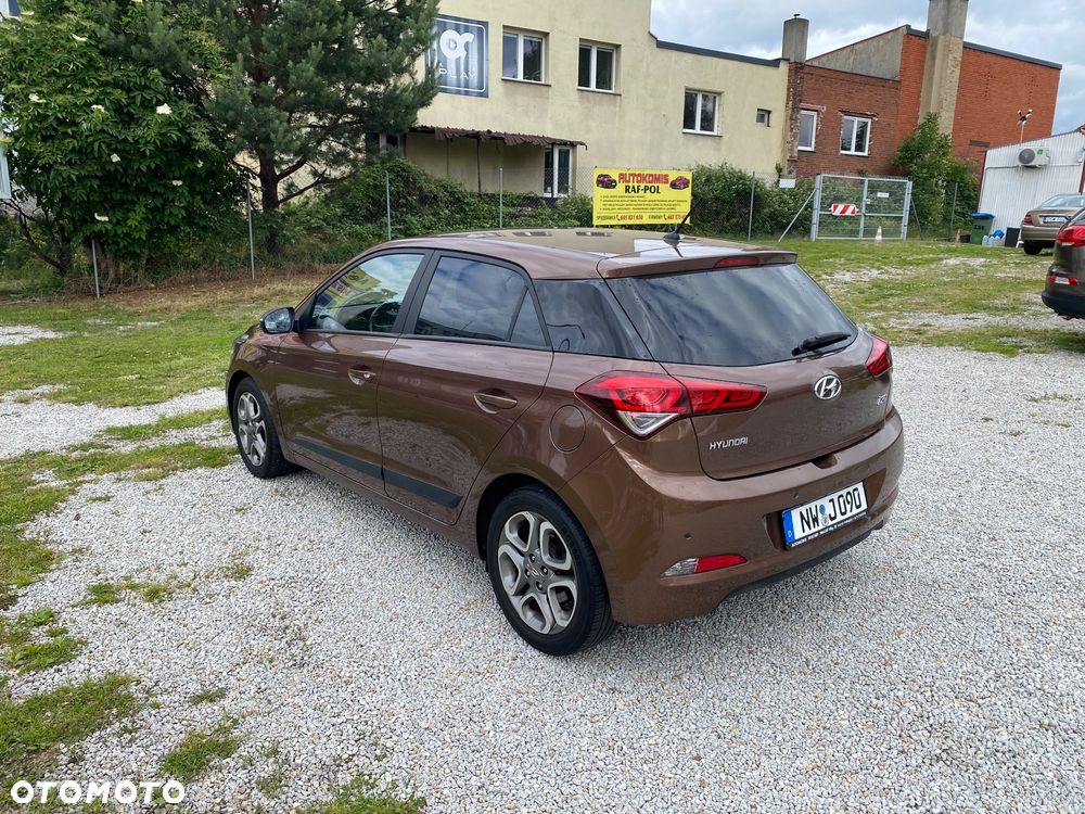 Hyundai i20 1.4 YES Gold - 10
