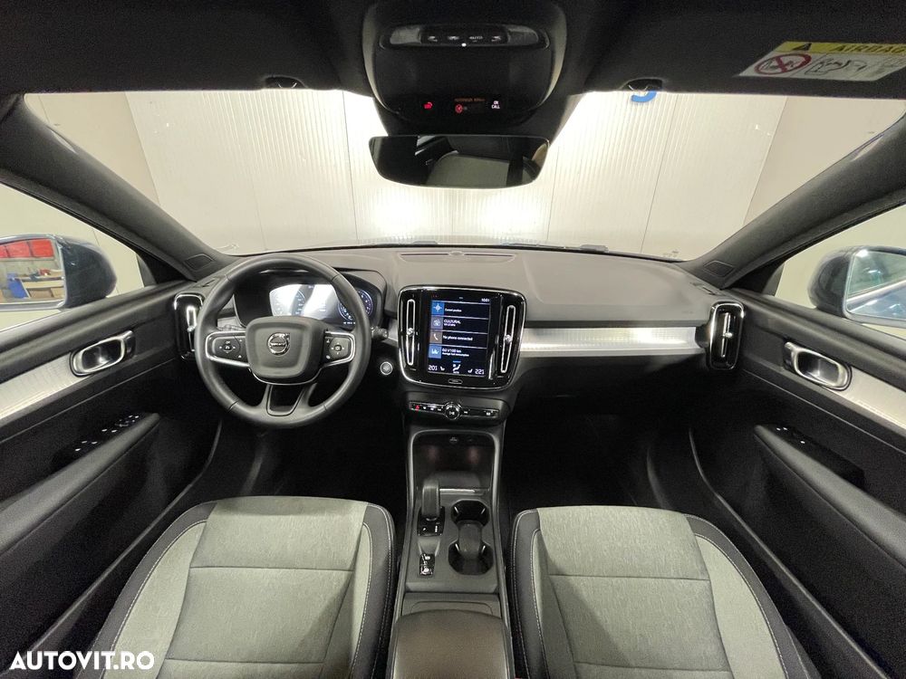 Volvo XC 40 B4 AT8 AWD Mild Hybrid Momentum Pro - 8
