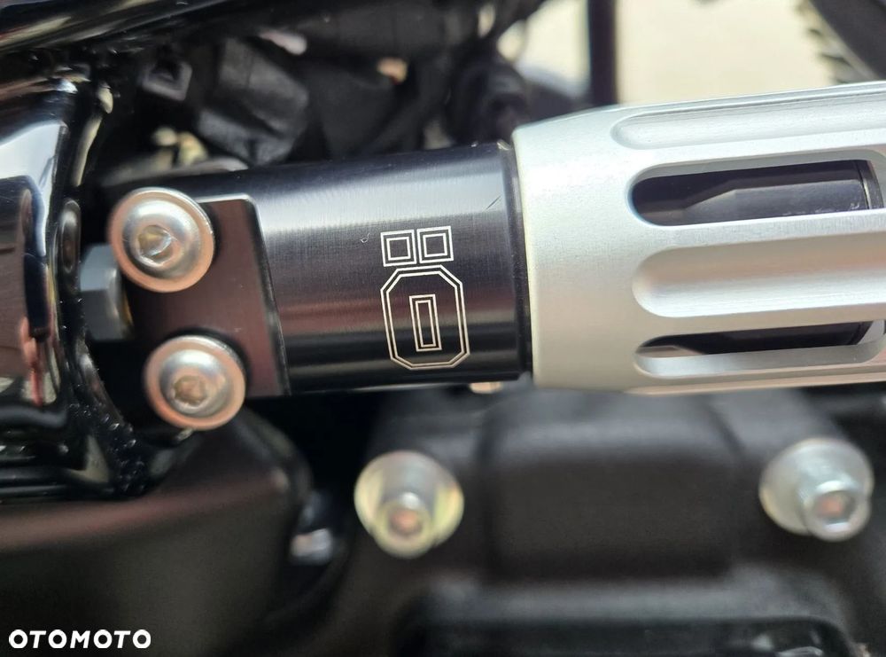 Harley-Davidson Softail Breakout - 11