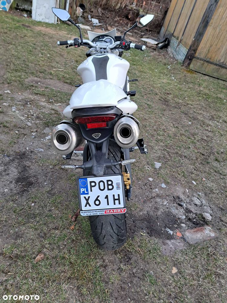 Triumph Street Triple - 4