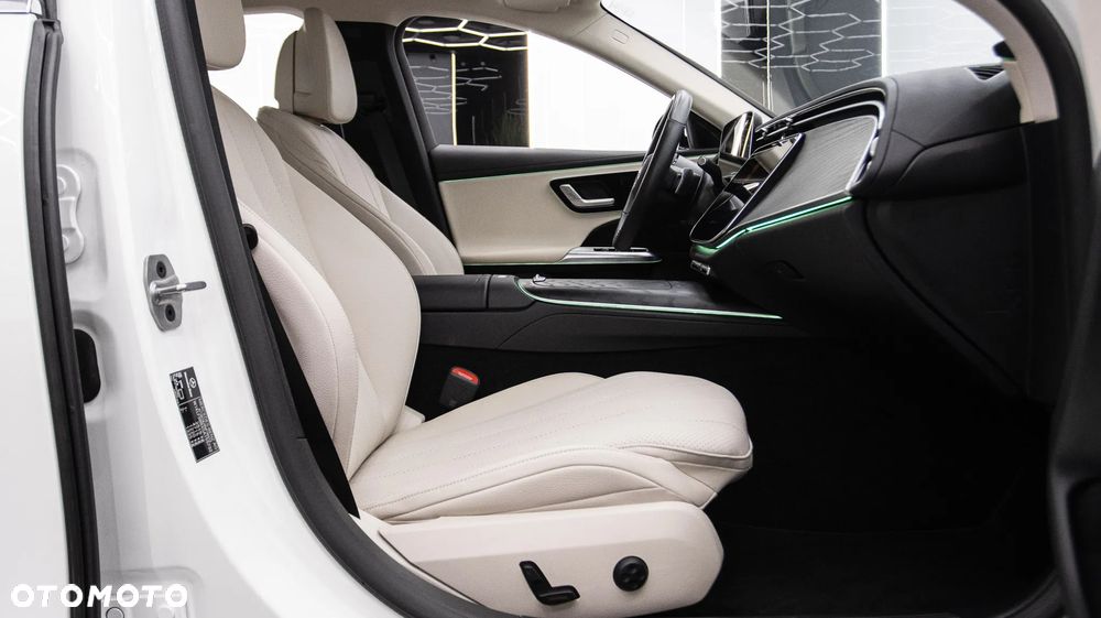 Mercedes-Benz Klasa E 200 mHEV 4-Matic AMG 9G-Tronic - 21
