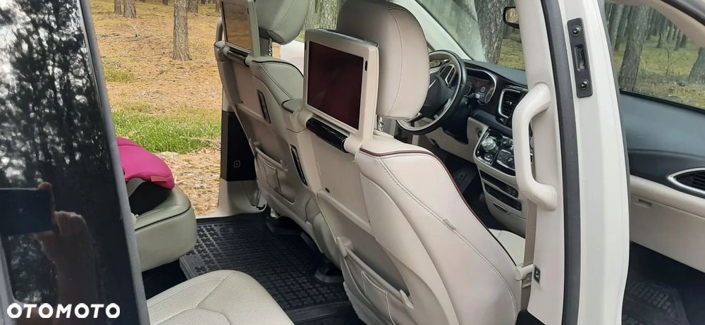 Chrysler Pacifica - 8