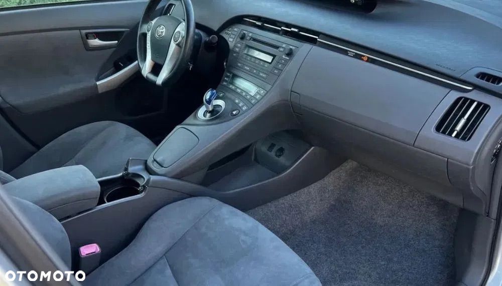 Toyota Prius 1.8 HSD Sol - 7