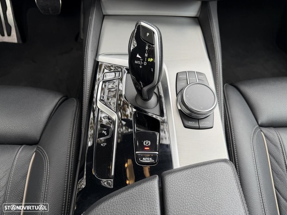 BMW 530 e Pack 50 anos M - 31