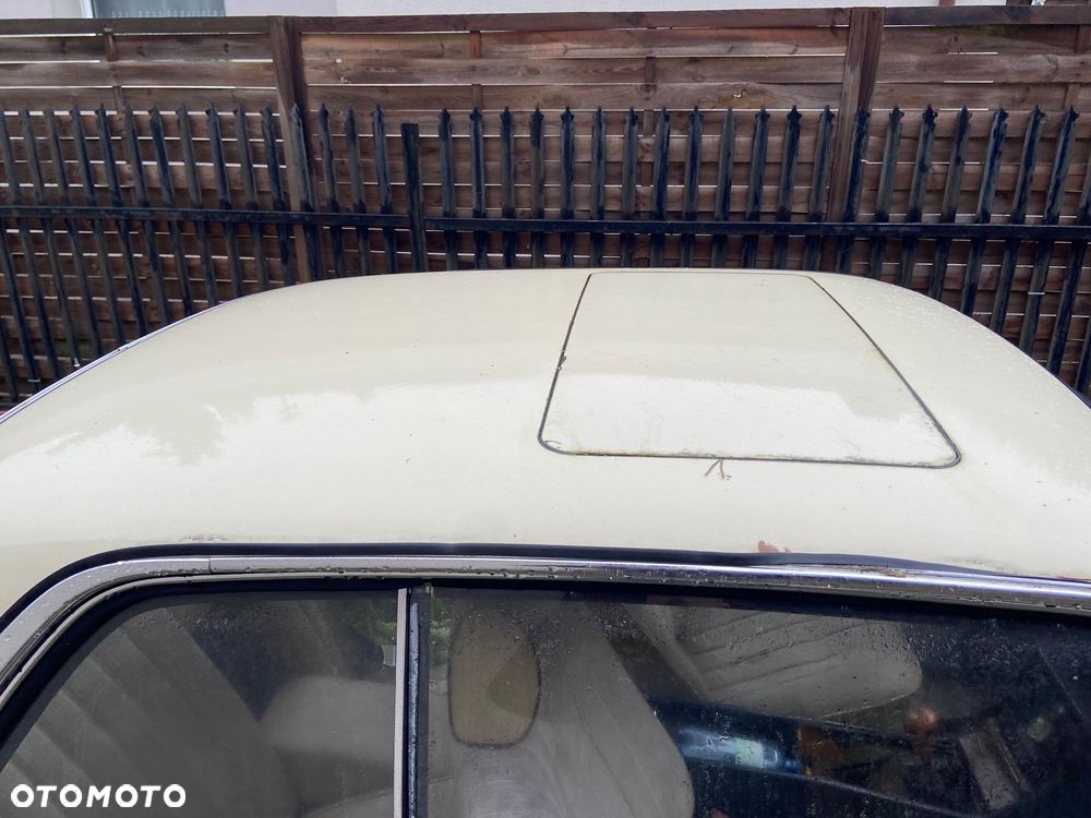 Mercedes-Benz W123 - 15