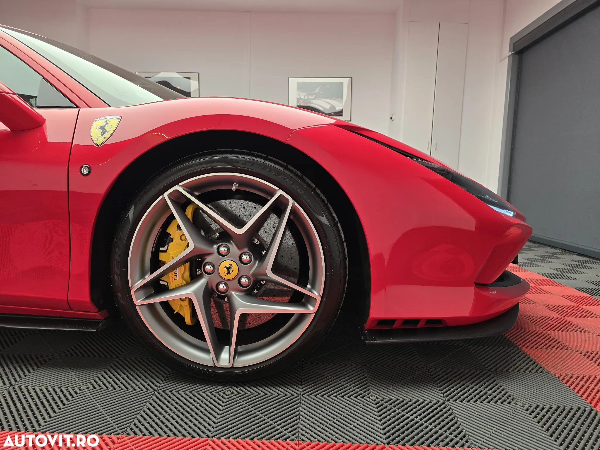 Ferrari F8 - 6