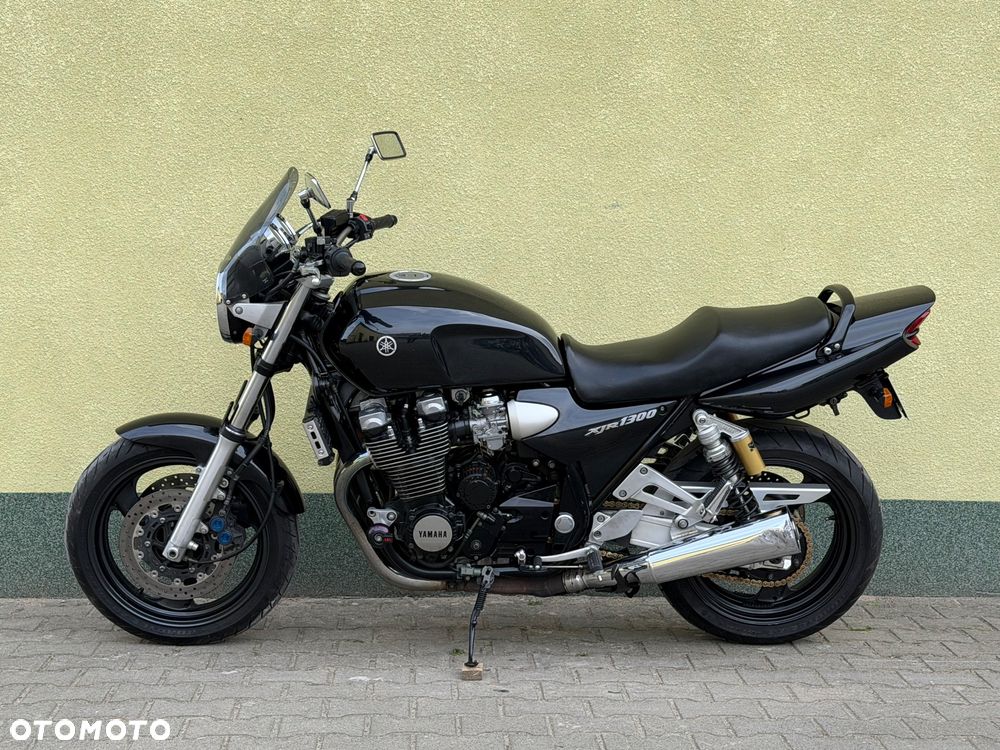 Yamaha XJR - 24