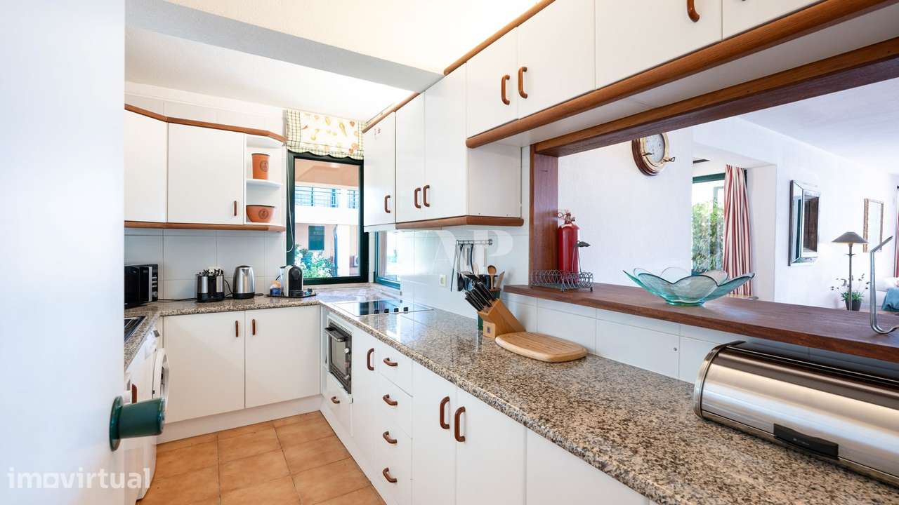 Apartamento T2 com Vista Direta para a Marina de Vilamoura e Varanda d - Grande imagem: 4/18