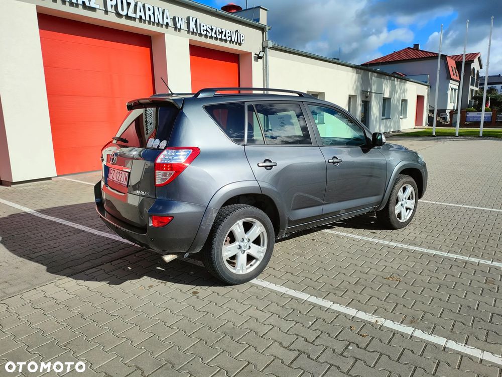 Toyota RAV4 2.2 D-CAT Premium - 4