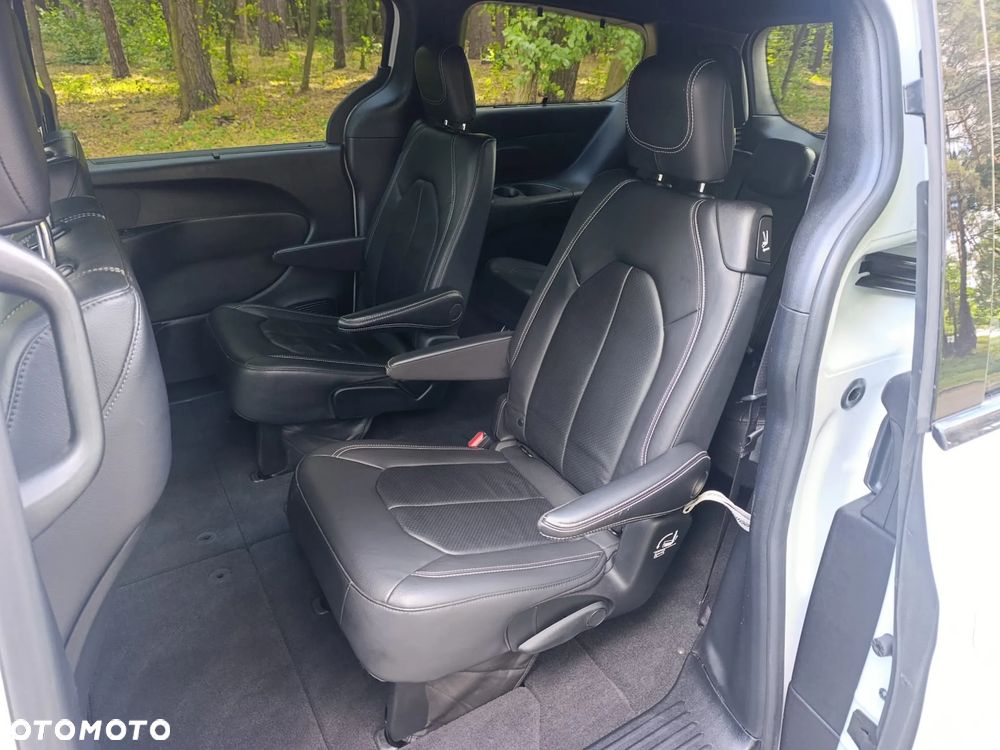 Chrysler Pacifica - 17