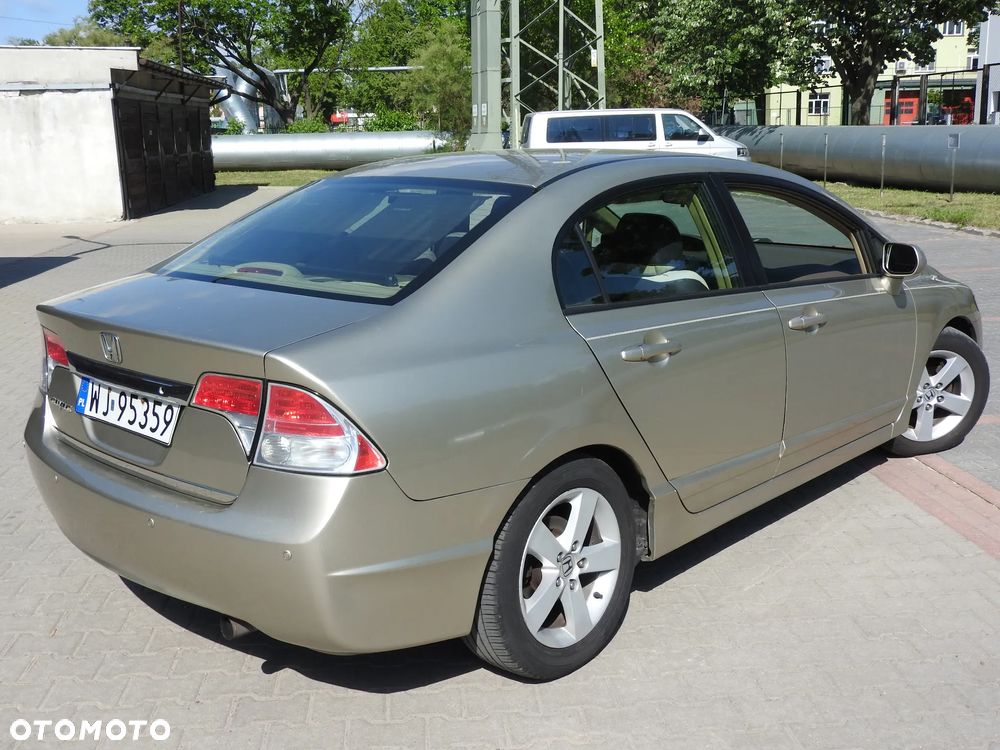 Honda Civic 1.8 Executive - 3