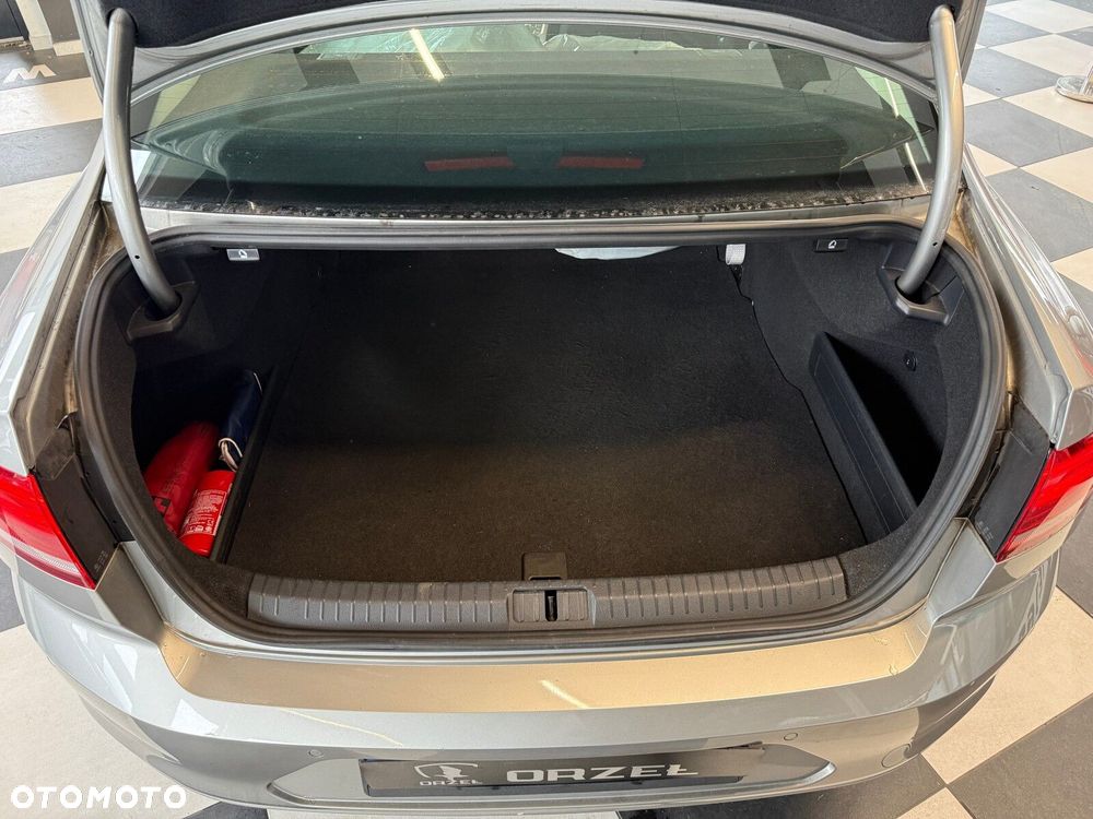 Volkswagen Passat - 8