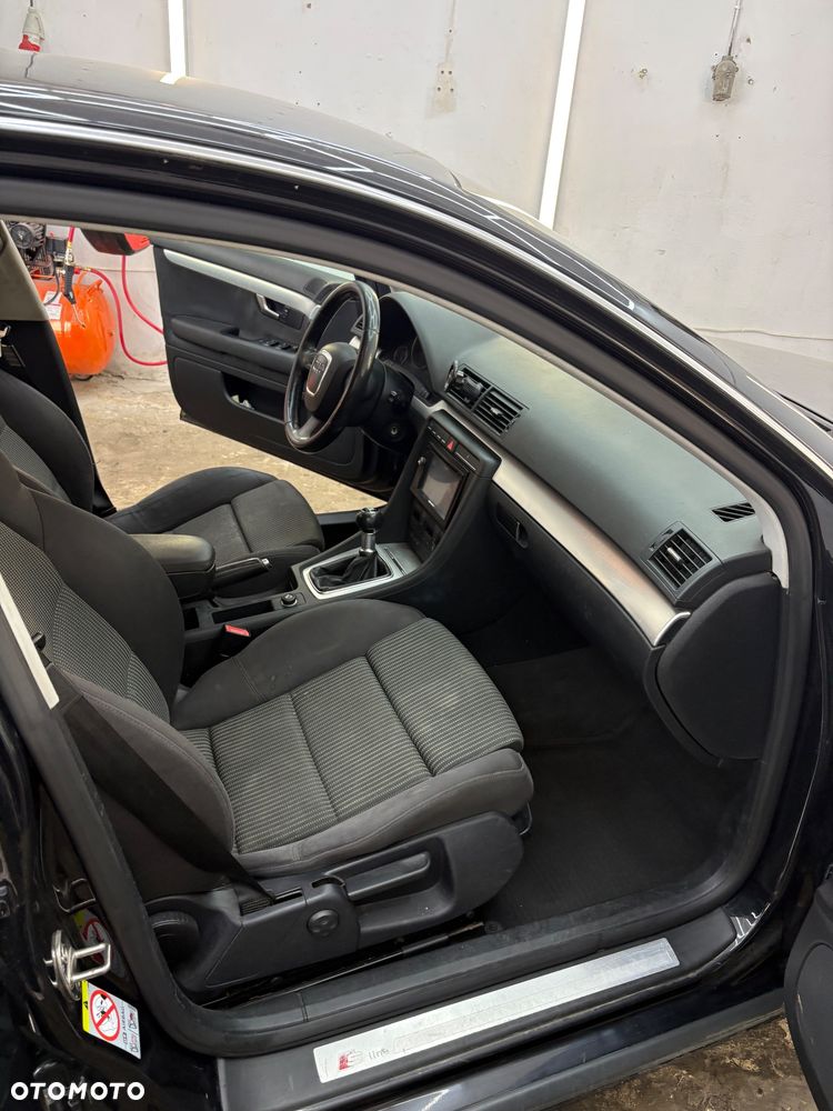 Audi A4 Limousine - 14