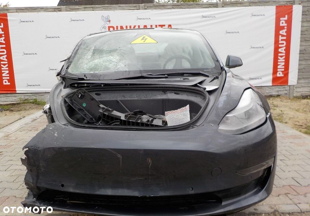Tesla Model 3 - 3