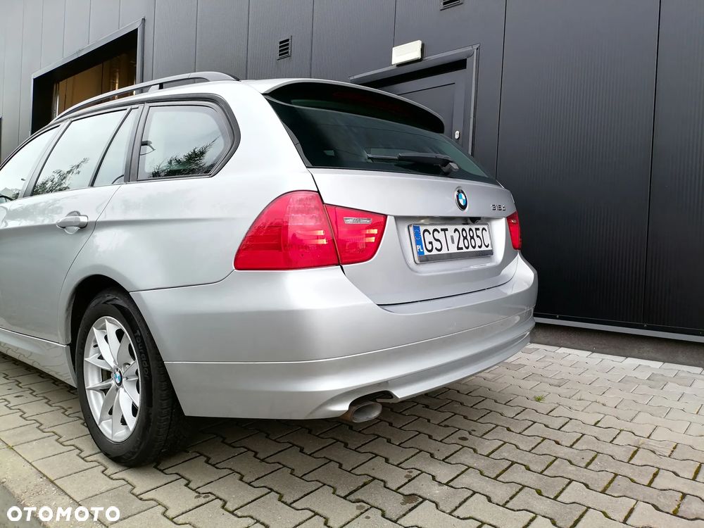 BMW Seria 3 318d Touring - 11