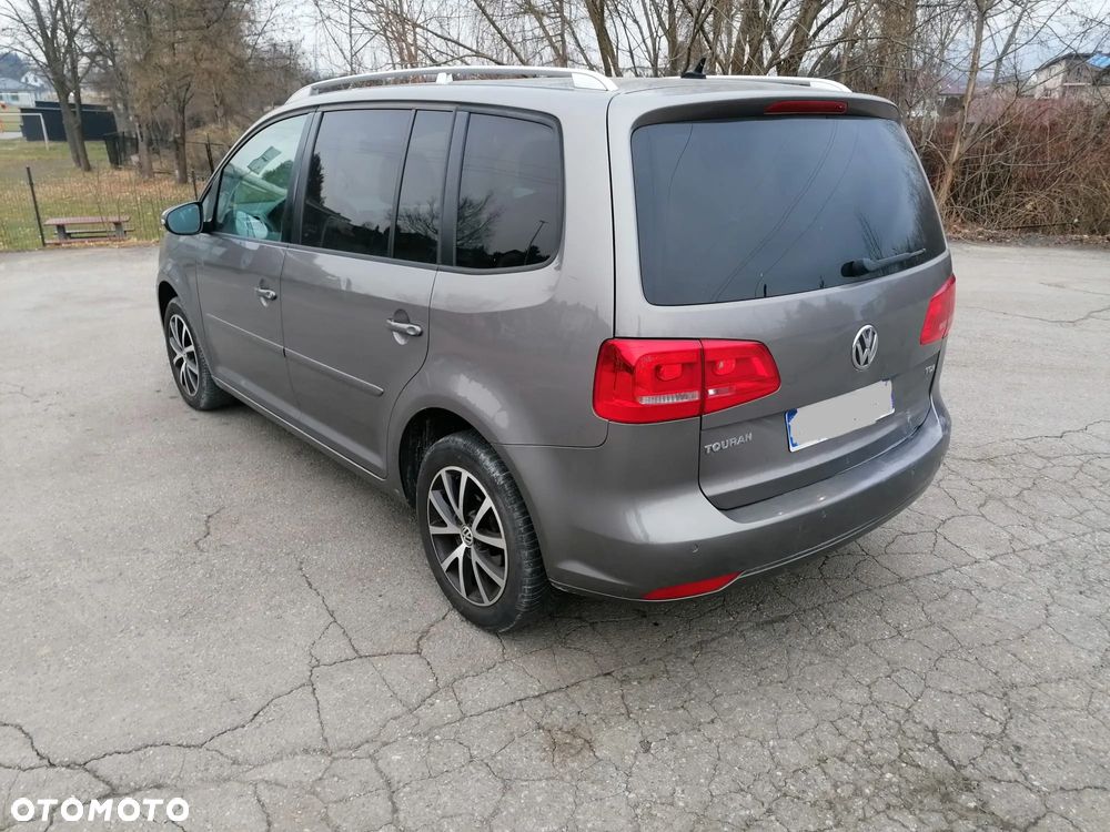 Volkswagen Touran - 10