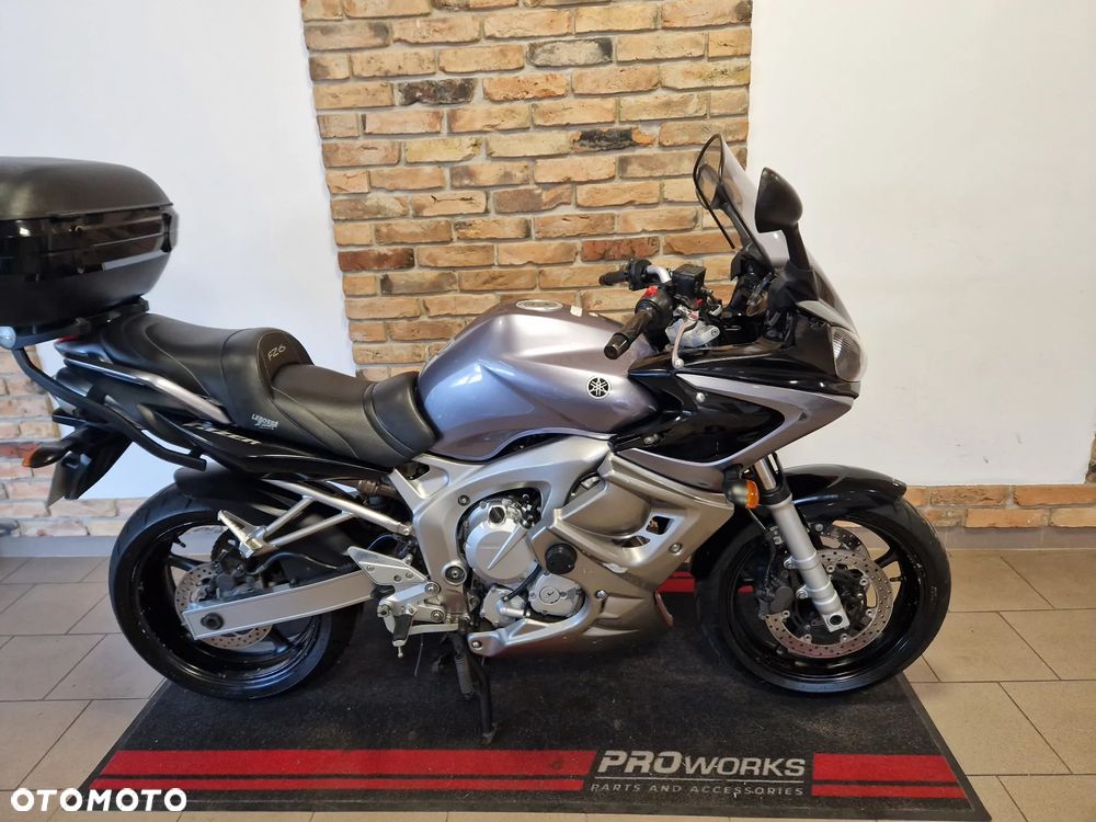 Yamaha FZ6 - 8