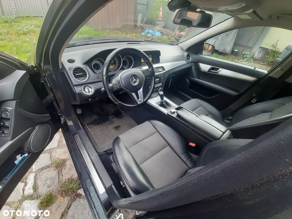 Mercedes-Benz Klasa C 180 CGI BlueEff Avantgarde - 6