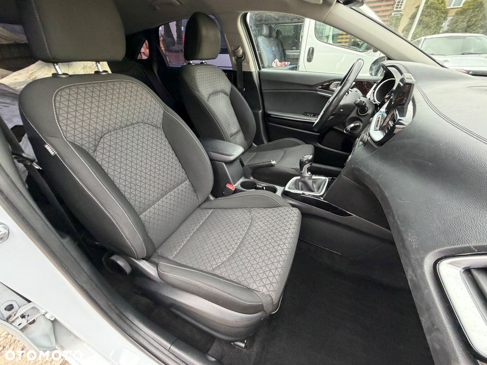 Kia Ceed 1.4 T-GDI OPF Vision - 34