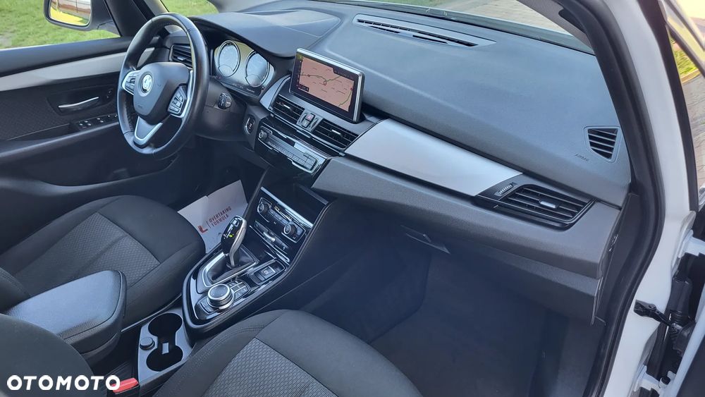 BMW Seria 2 218d - 13