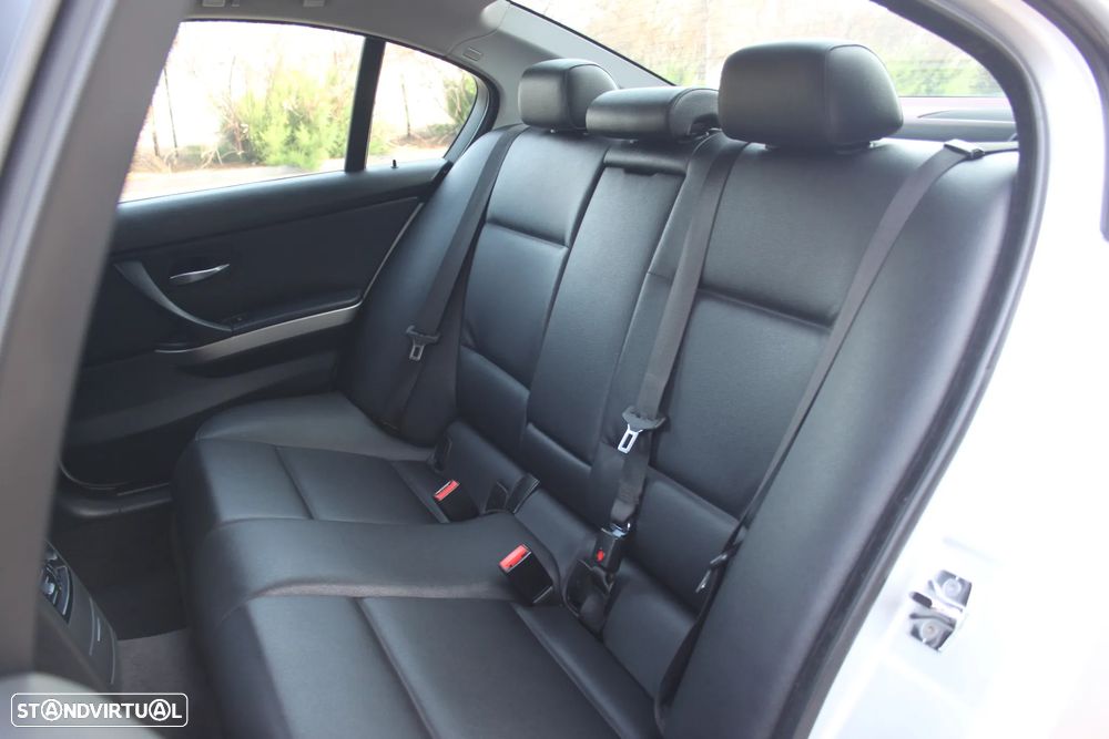 BMW 320 d Exclusive - 25