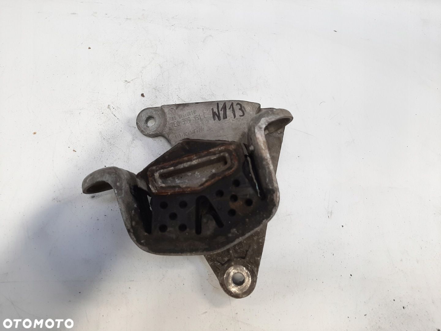VW T5 T6 ŁAPA MOCOWANIE STELAŻ 7H0399151G - 1