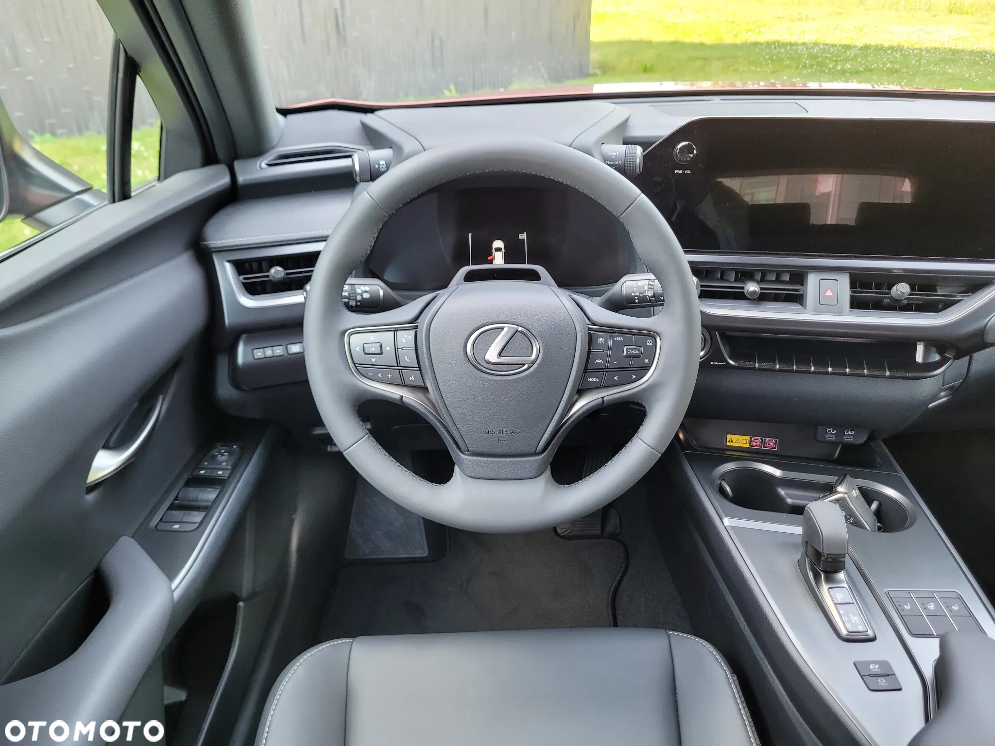 Lexus UX 300h F Sport Design - 8