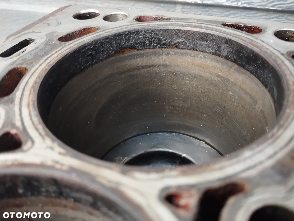 BLOK SILNIKA DOŁ AUDI VOLKSWAGEN 2.0 TDI KOD: CNH - 8