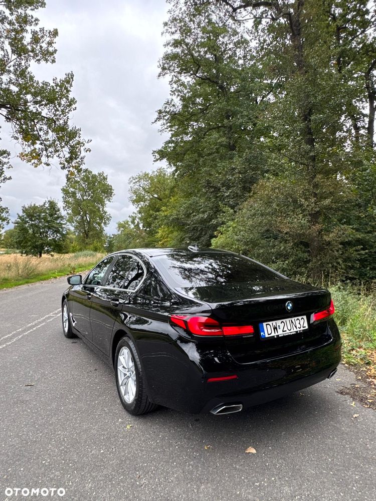 BMW Seria 5 520d xDrive MHEV - 10