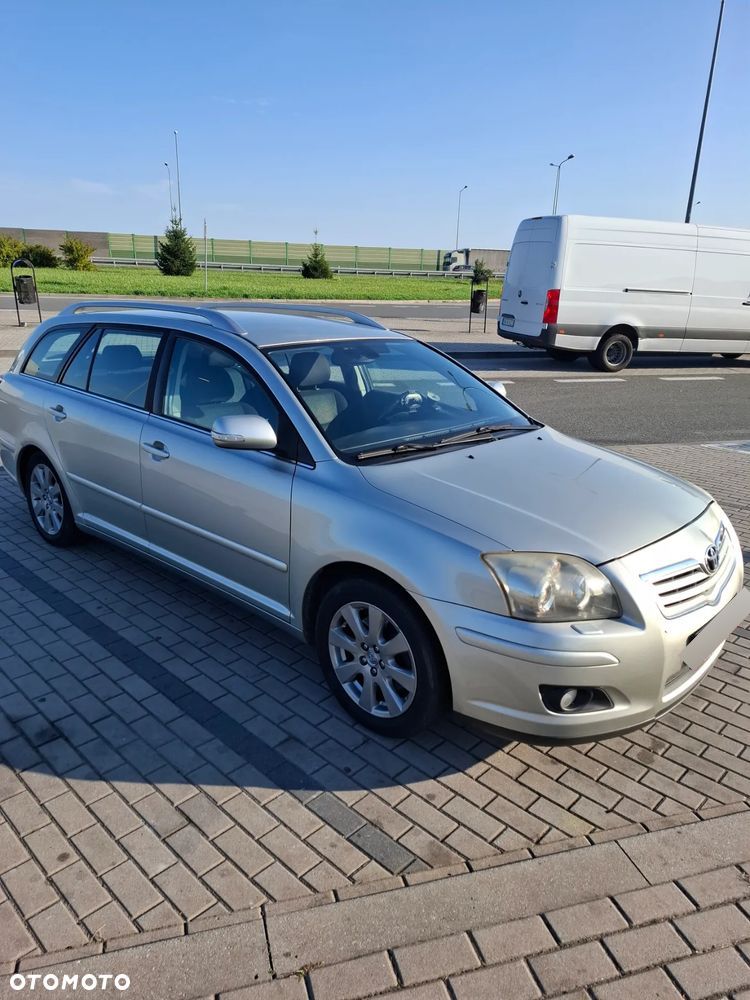 Toyota Avensis - 2