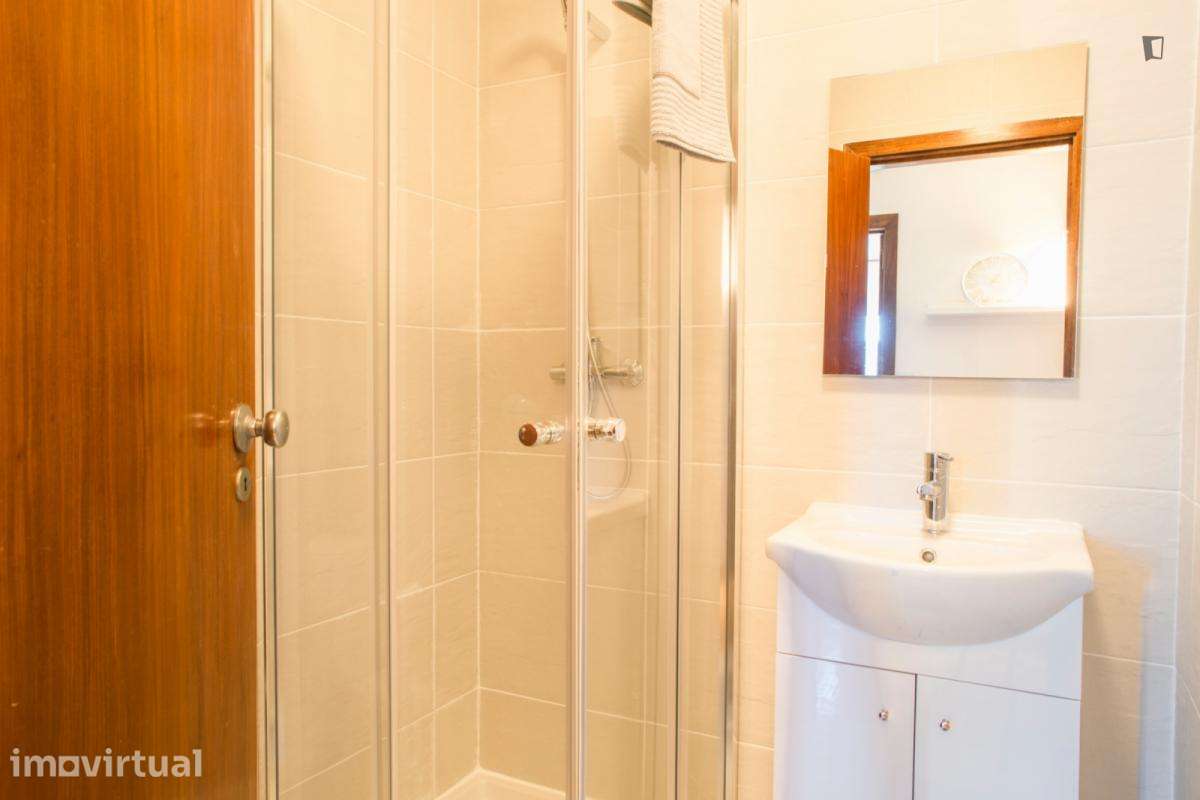 Quarto - localizado em Senhora da Hora Porto - Grande imagem: 4/19