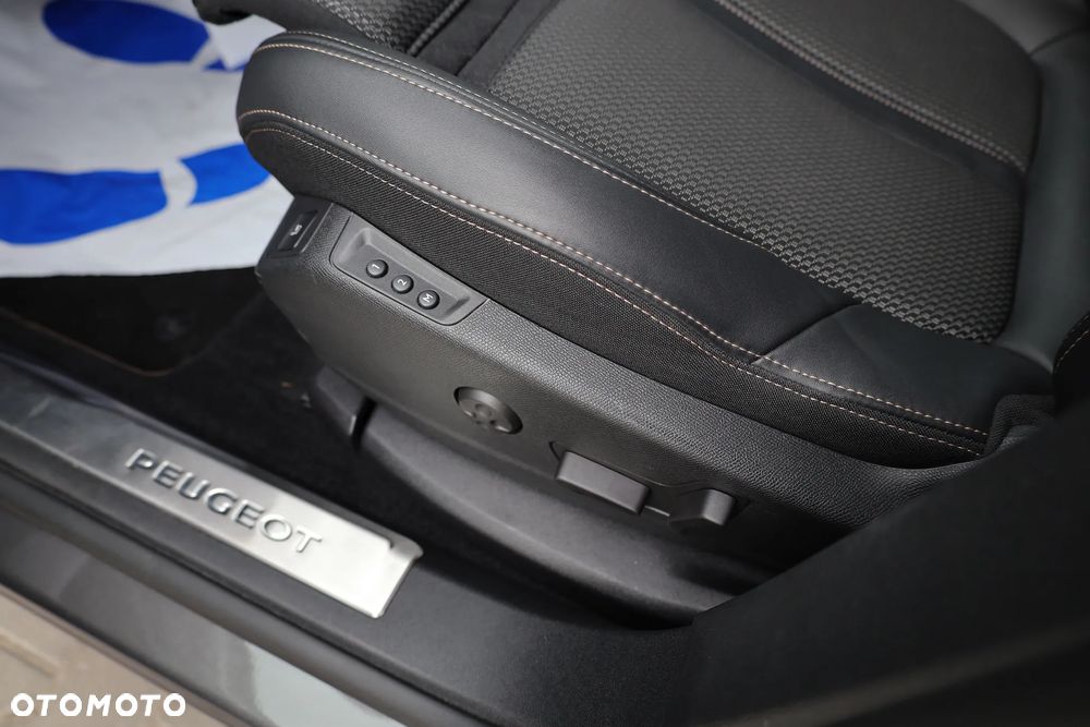 Peugeot 3008 225 e-EAT8 GT - 13