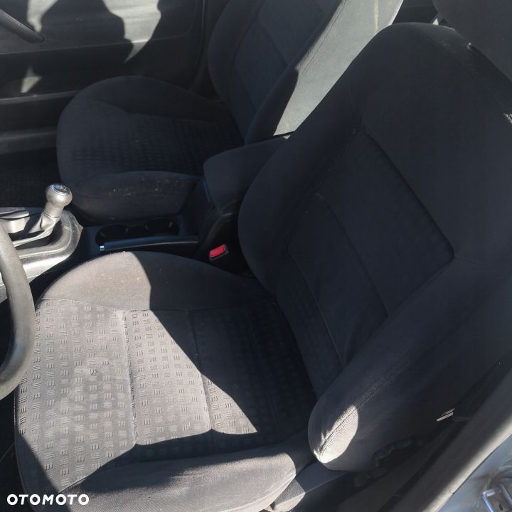 VW PASSAT B5 FL FOTELE  WELUR CZARNE - 1
