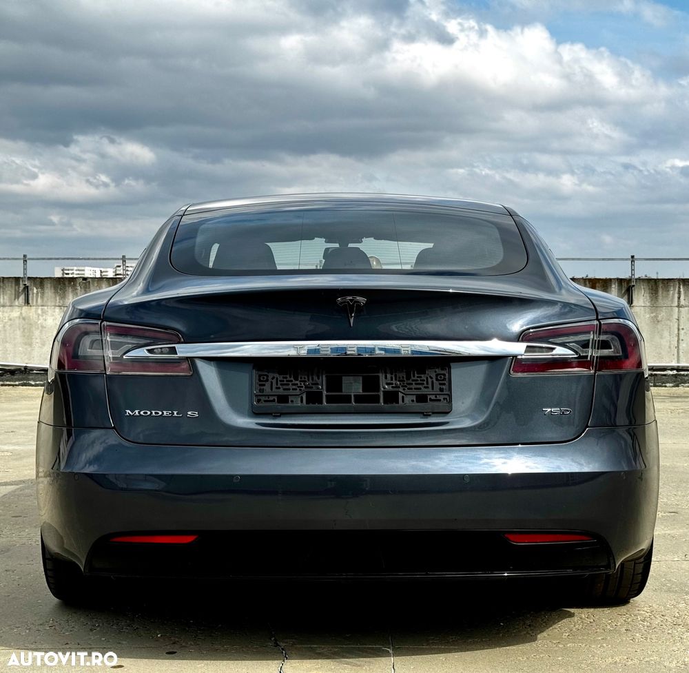 Tesla Model S - 3