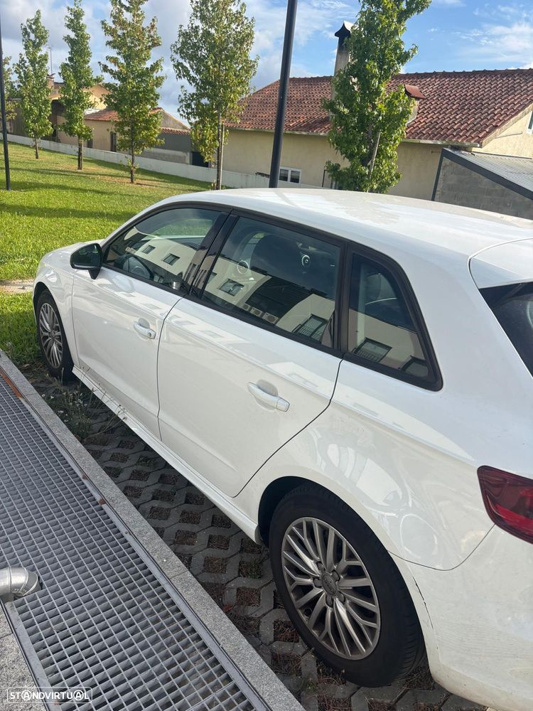 Audi A3 Sportback 1.6 TDI Attraction Ultra - 2