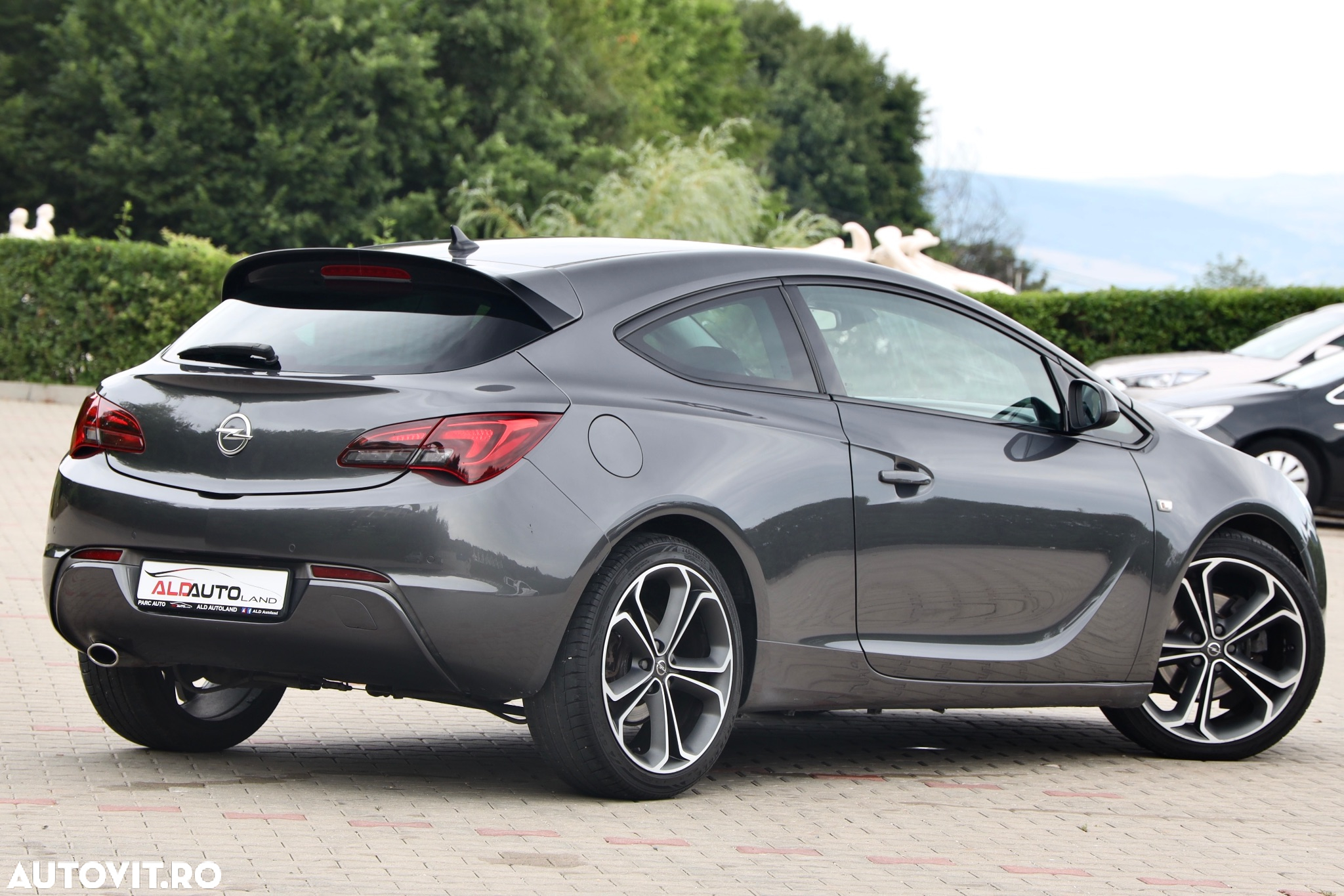 Opel Astra GTC 2.0 CDTI ecoFLEX Start/Stop Active - 2