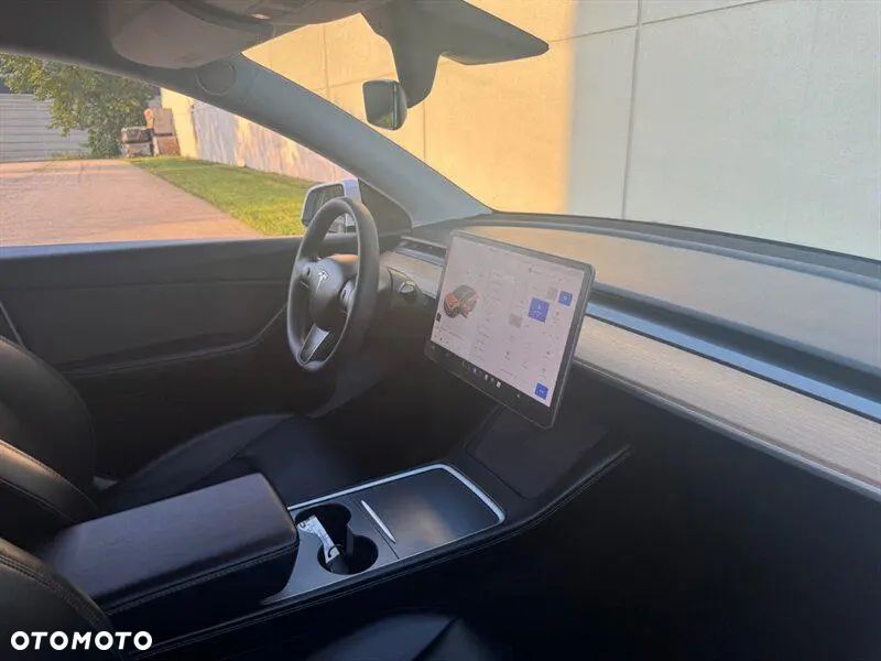 Tesla Model Y Long Range Dual Motor AWD - 25