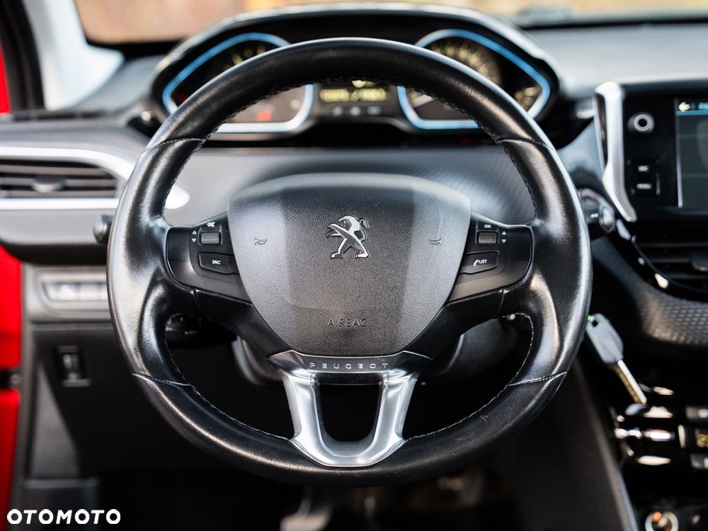 Peugeot 2008 1.6 BlueHDi Allure S&S - 31