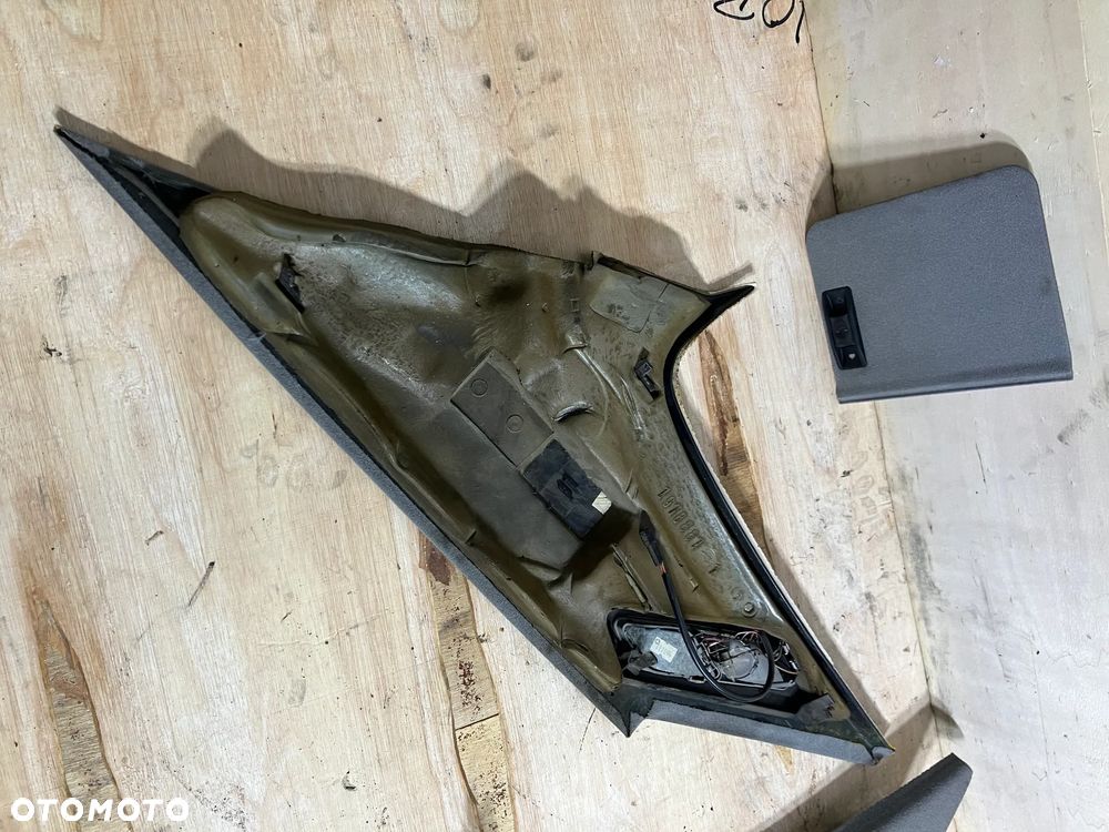 OSŁONA SŁUPKA OSŁONY SŁUPKÓW BMW E34 SEDAN LIFT PODSUFITKA MASKOWNICE PODSUFITKI POSZYCIA LAMPKI JUPITERKI LAMPKA KIEROWCY 1384011 - 7