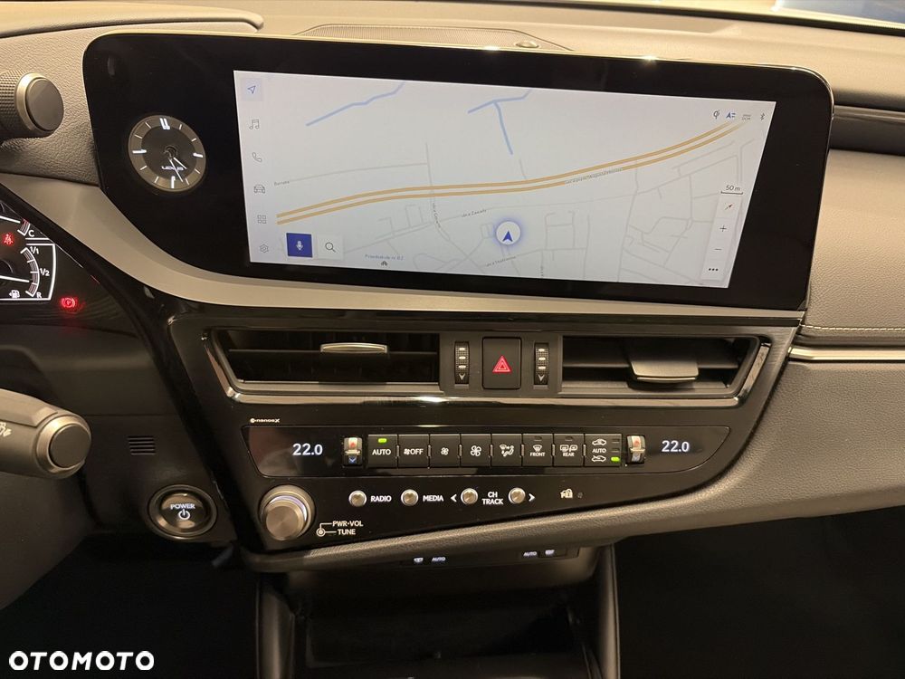 Lexus ES 300h Business Edition - 16