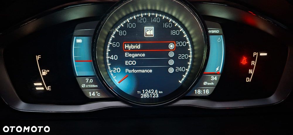 Volvo V60 D6 AWD Plug-in Hybrid Summum - 18