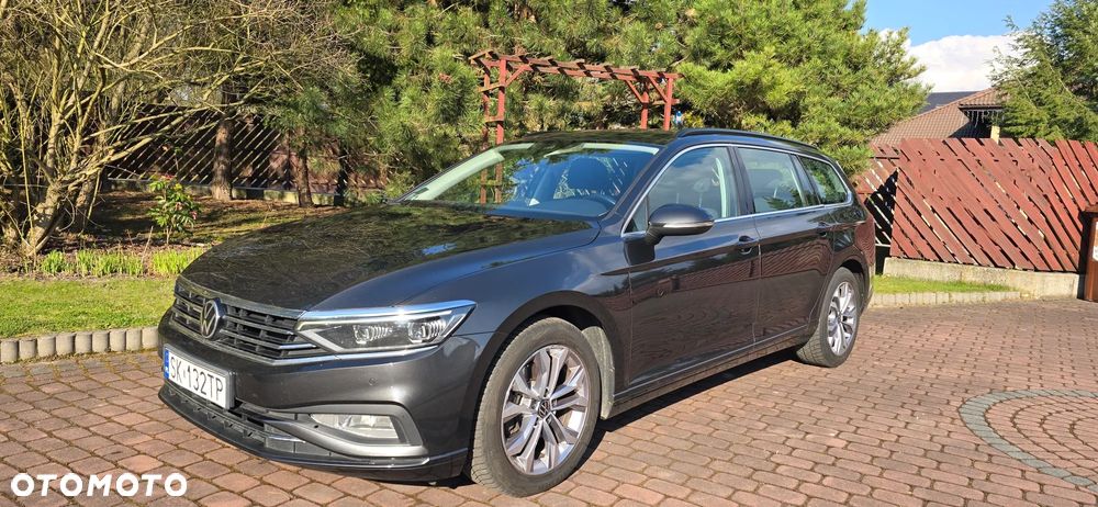 Volkswagen Passat - 1