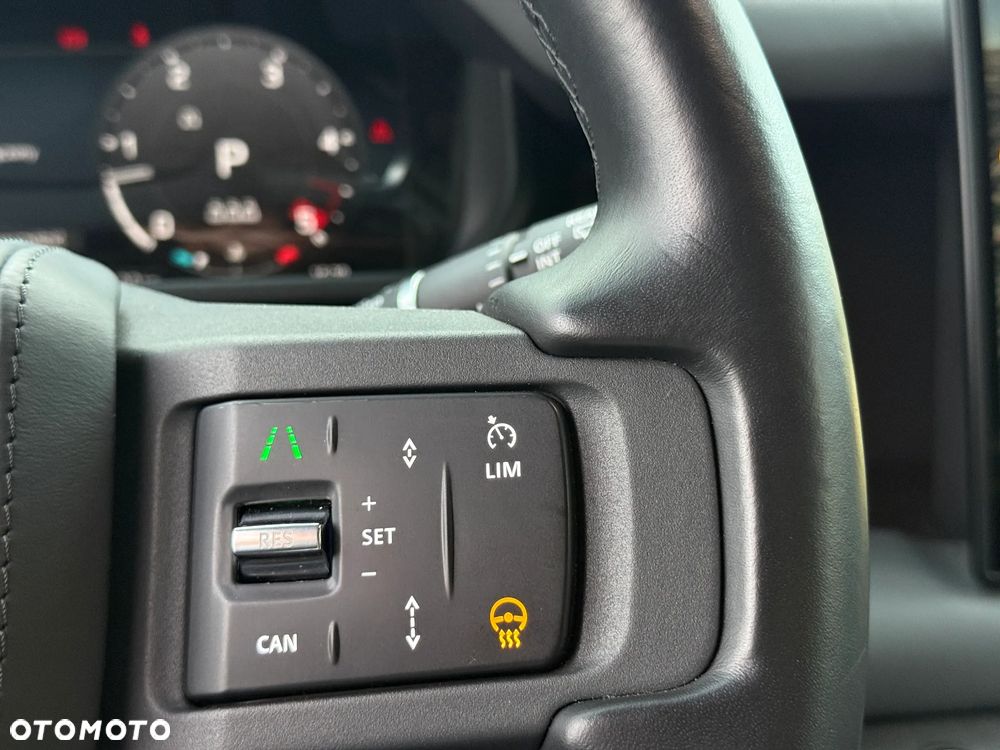 Land Rover Defender 110 D300 X-Dynamic HSE - 14