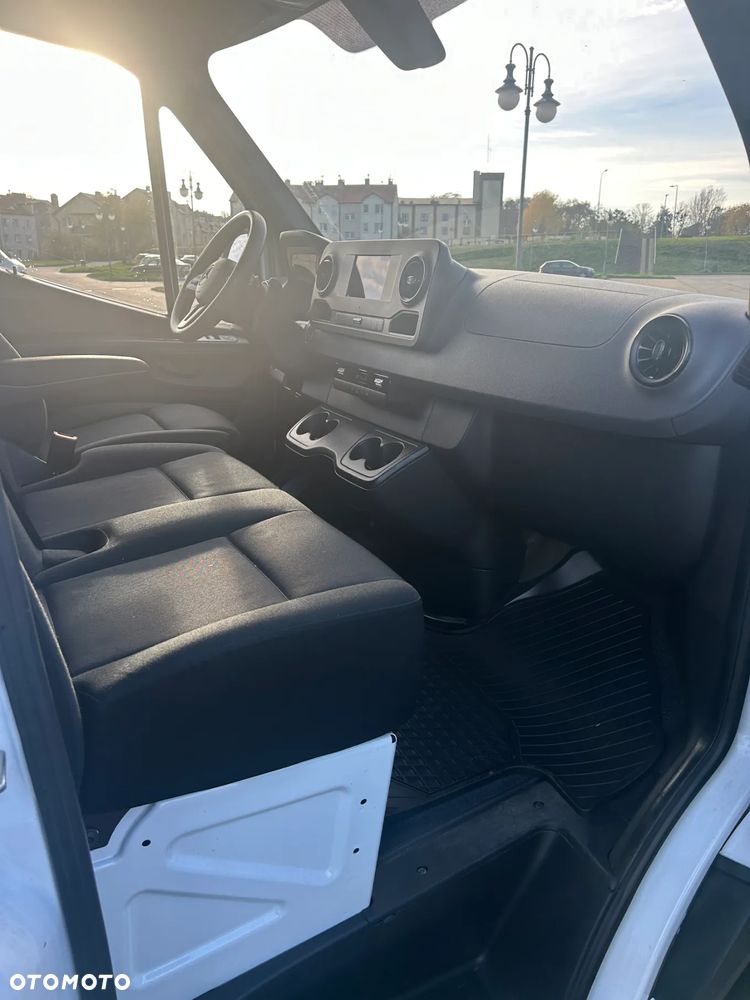 Mercedes-Benz Sprinter - 10