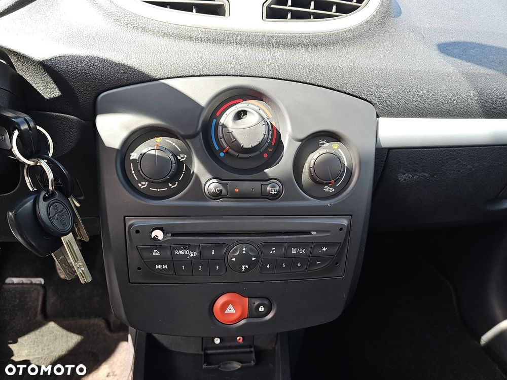 Renault Clio 1.2 16V Alize - 21