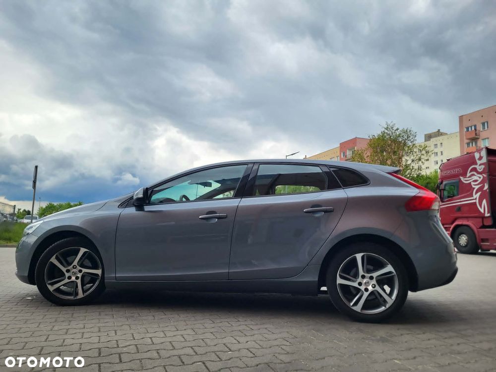 Volvo V40 T2 Momentum - 19