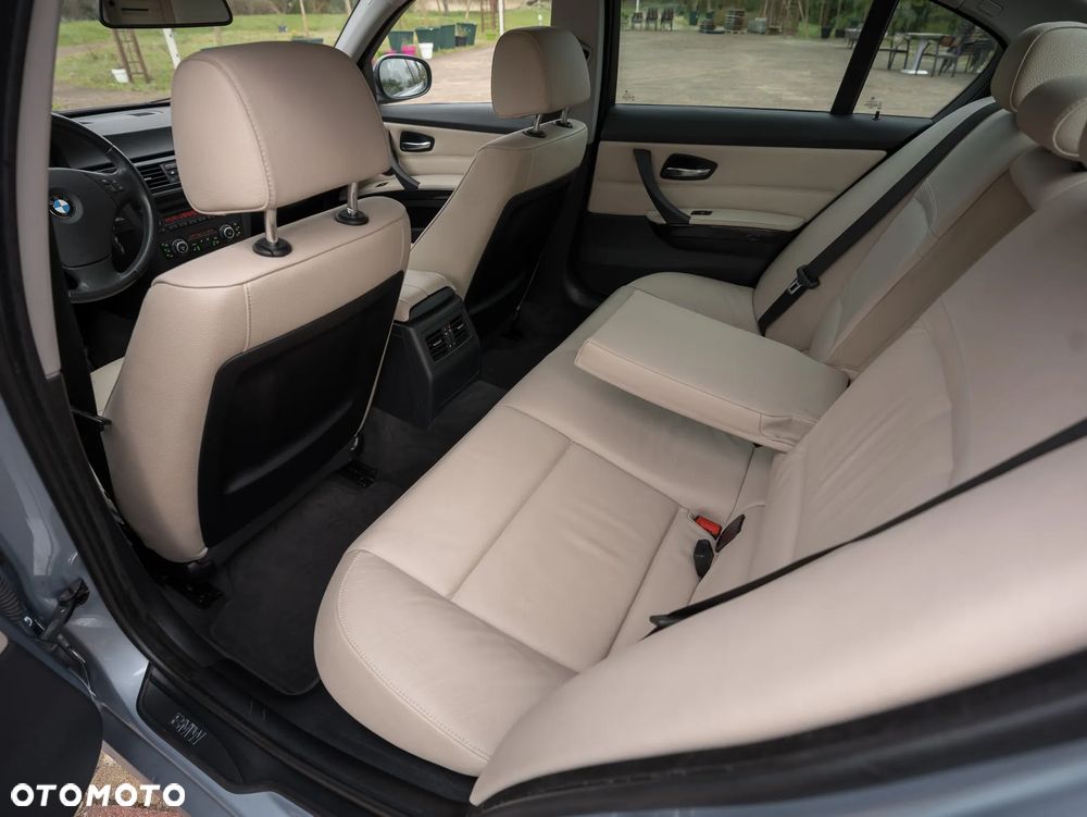 BMW Seria 3 318i Edition Exclusive - 32