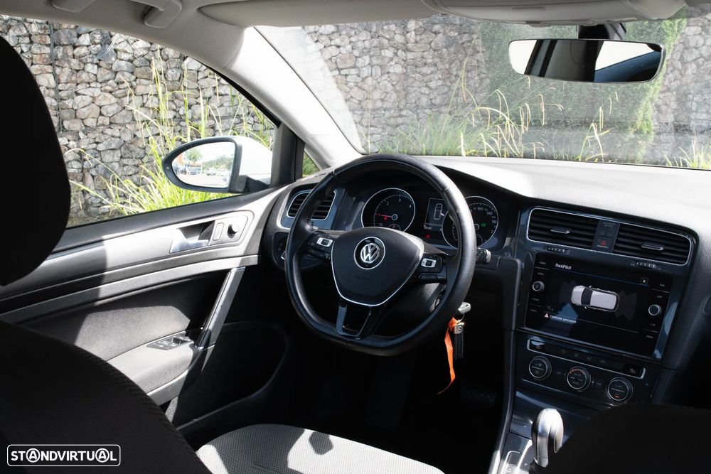 VW Golf 1.6 TDI Highline DSG - 15